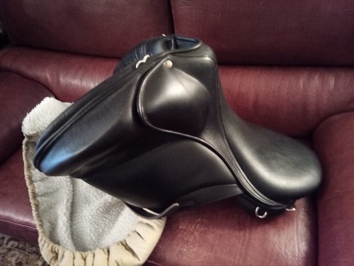 Sella cavallo nera misura 18.5